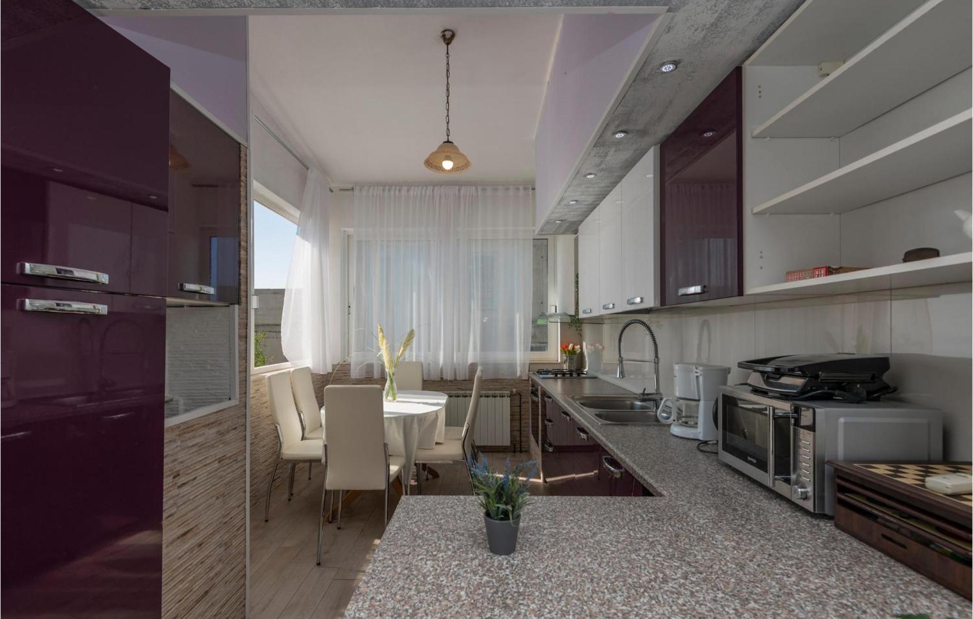 2 Bedroom Cozy Apartment In Makarska Ngoại thất bức ảnh