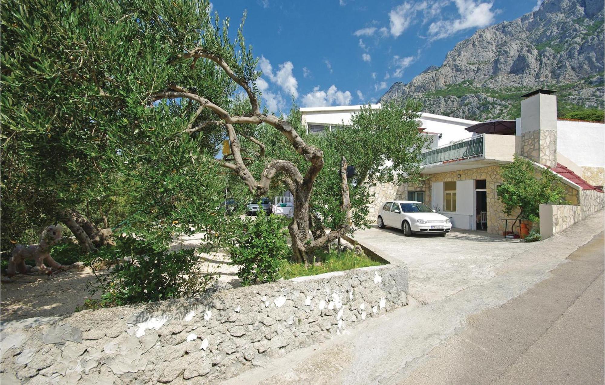 2 Bedroom Cozy Apartment In Makarska Ngoại thất bức ảnh