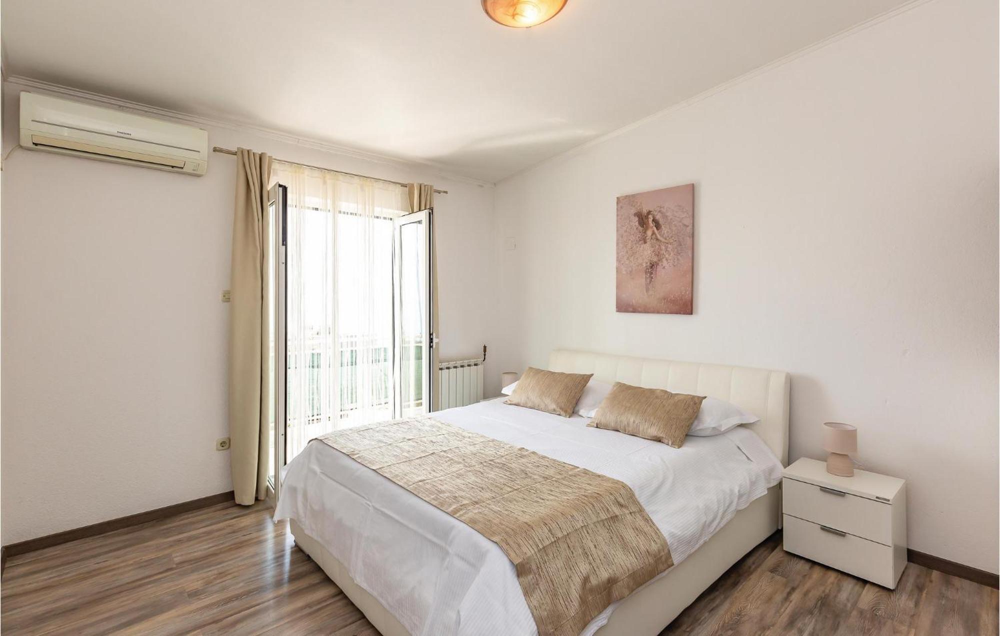 2 Bedroom Cozy Apartment In Makarska Ngoại thất bức ảnh