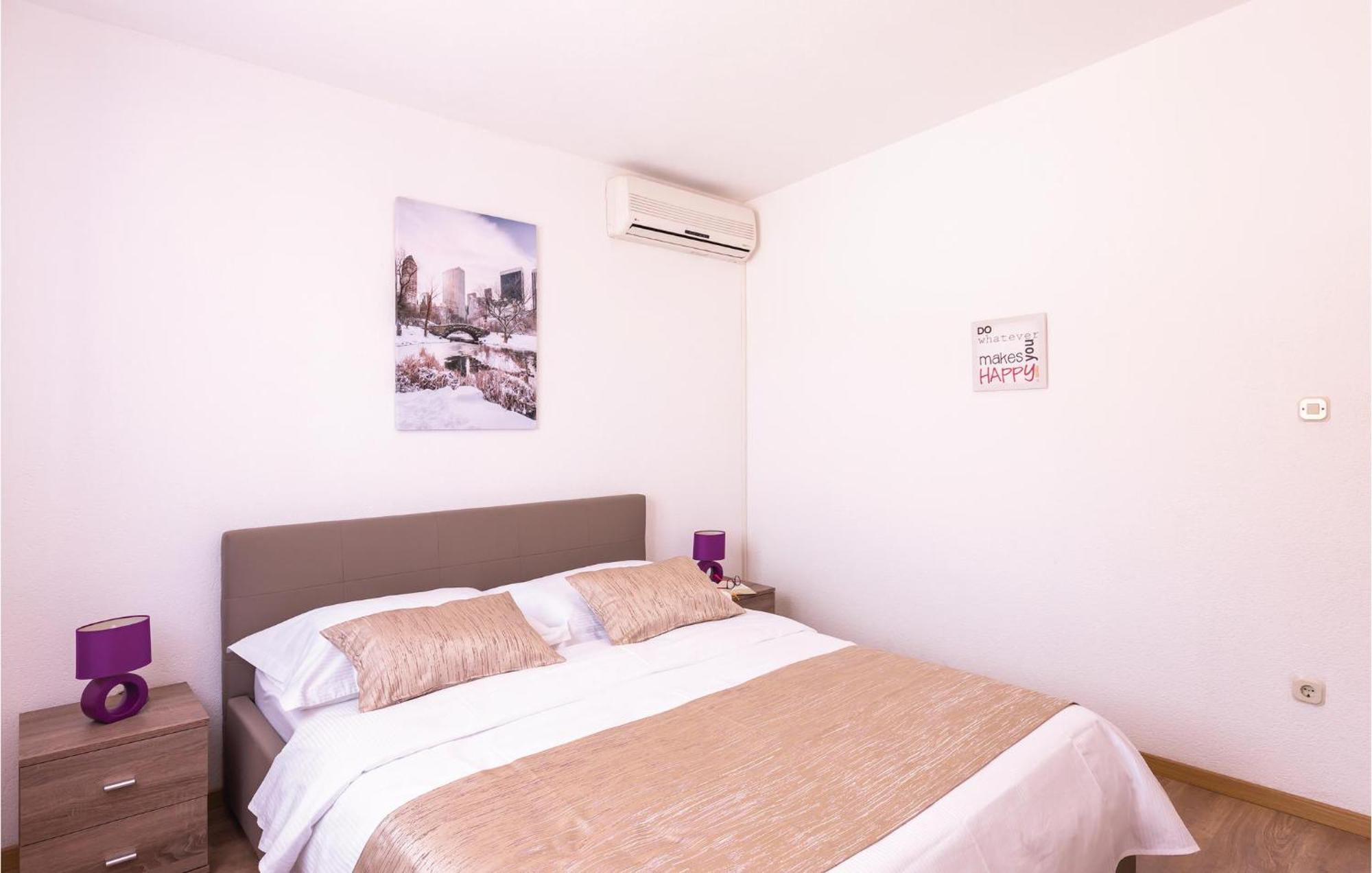 2 Bedroom Cozy Apartment In Makarska Ngoại thất bức ảnh
