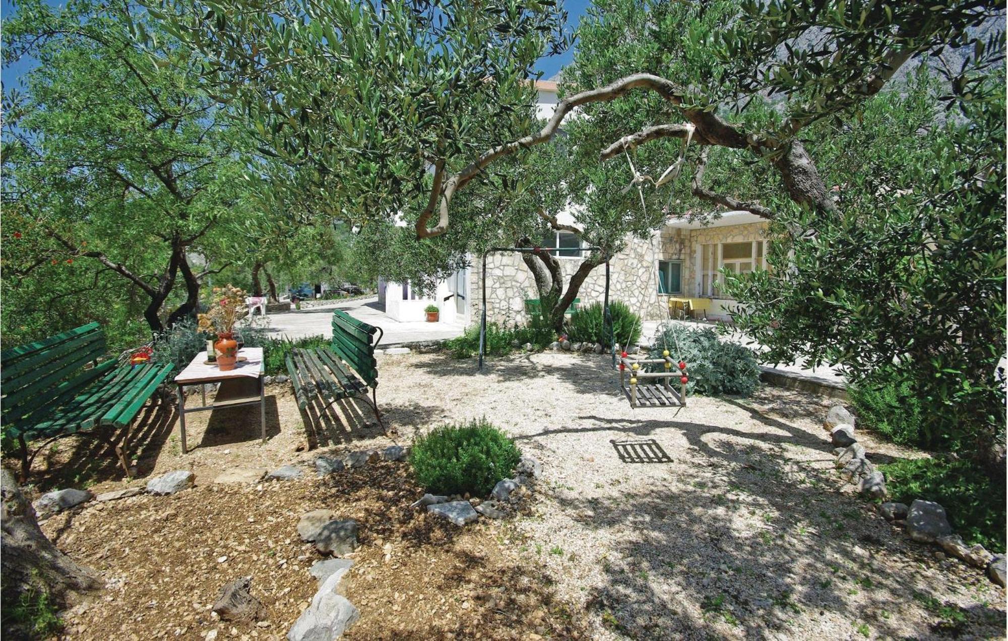 2 Bedroom Cozy Apartment In Makarska Ngoại thất bức ảnh