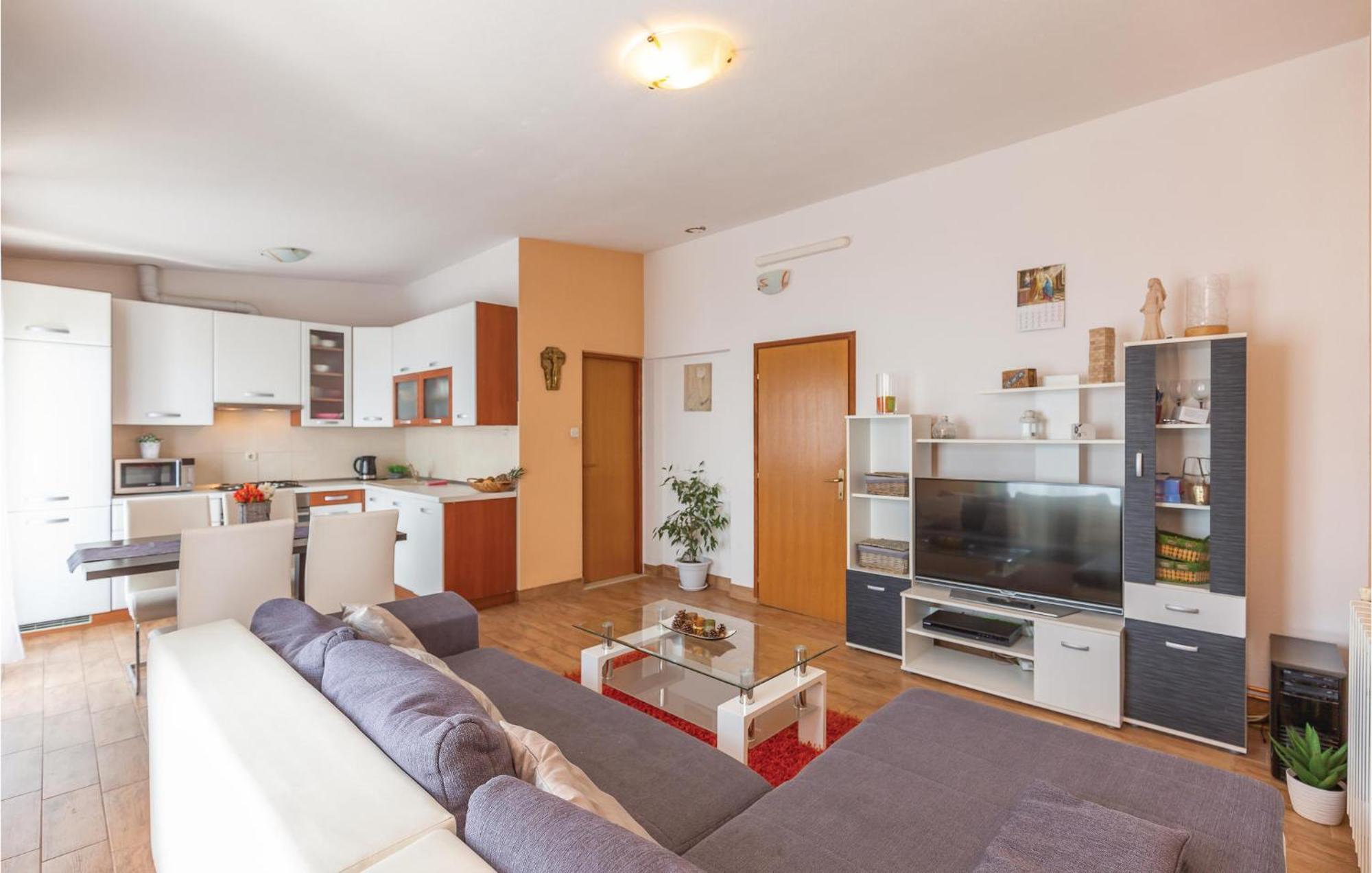 2 Bedroom Cozy Apartment In Makarska Ngoại thất bức ảnh