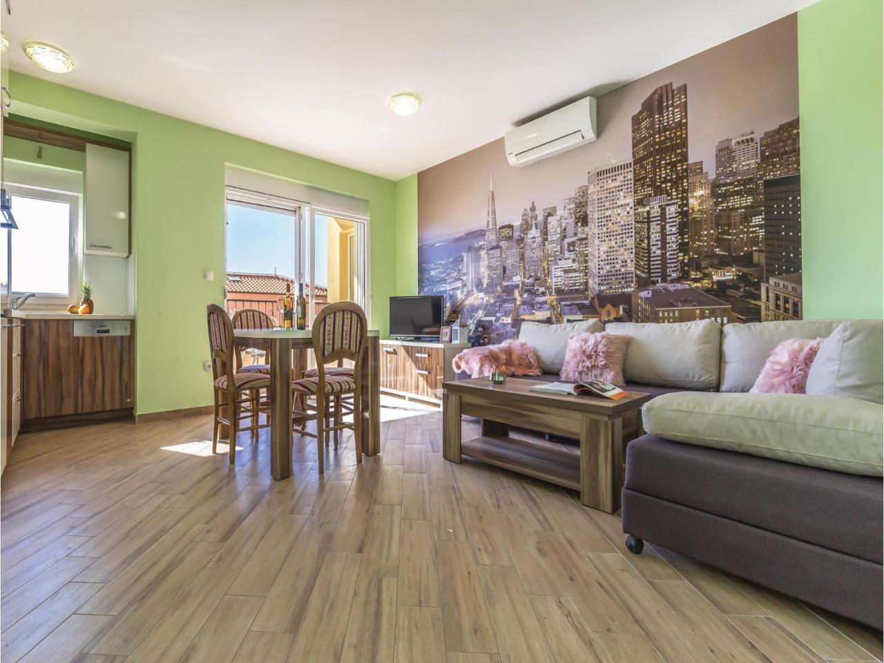2 Bedroom Cozy Apartment In Makarska Ngoại thất bức ảnh