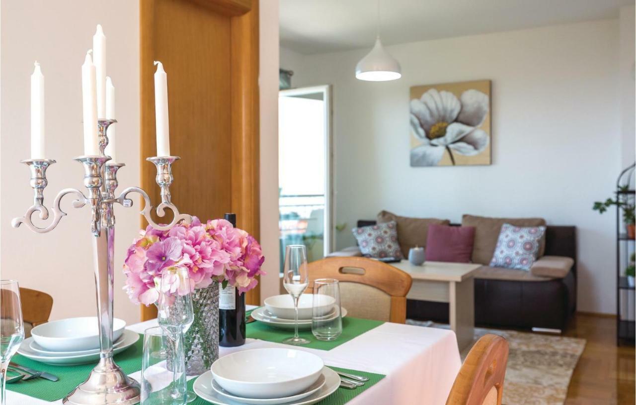 2 Bedroom Cozy Apartment In Makarska Ngoại thất bức ảnh