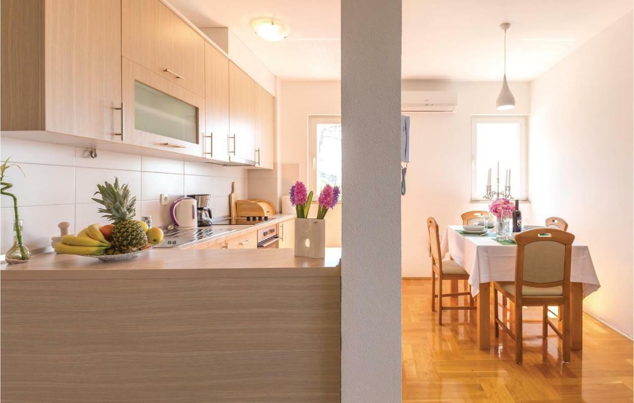 2 Bedroom Cozy Apartment In Makarska Ngoại thất bức ảnh