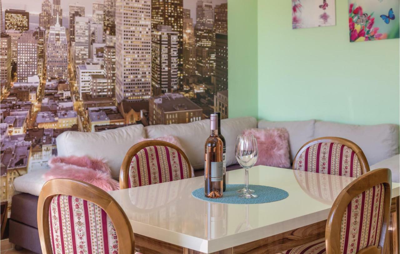 2 Bedroom Cozy Apartment In Makarska Ngoại thất bức ảnh